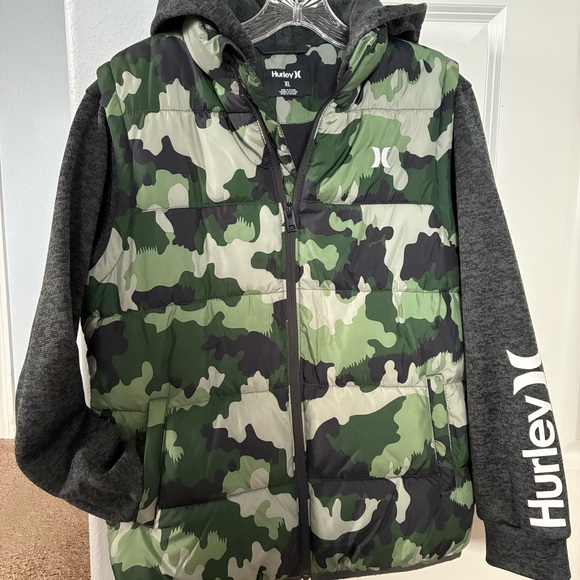 Hurley Camouflage Jacket, 12-15 years - Picture 6 of 6